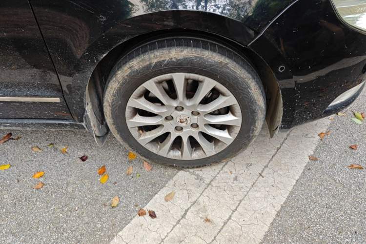 Used Skoda Superb 2012 2.0 TSI Automatic Luxury Edition Right Front Wheel Hub