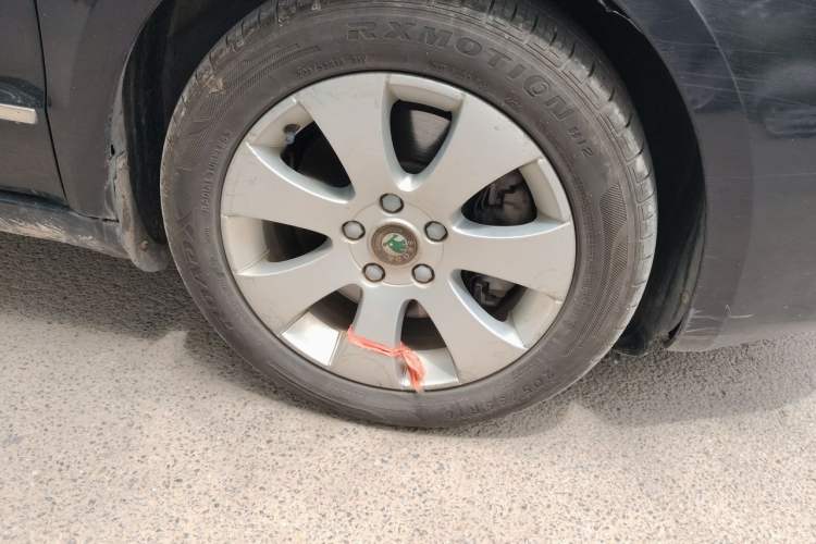 Used Skoda Superb 2012 1.8TSI Manual Elegant Edition Right Front Wheel Hub