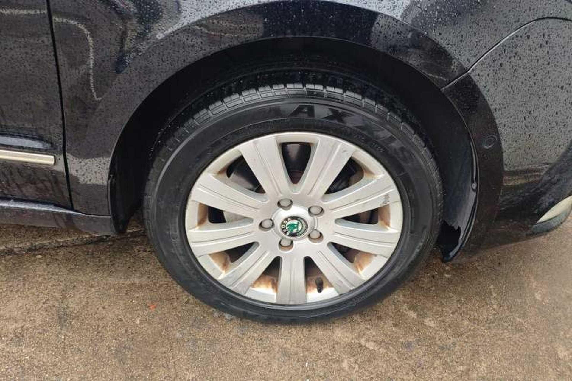 Used Skoda Superb 2012 1.8TSI Automatic Elegant Edition Right Front Wheel Hub