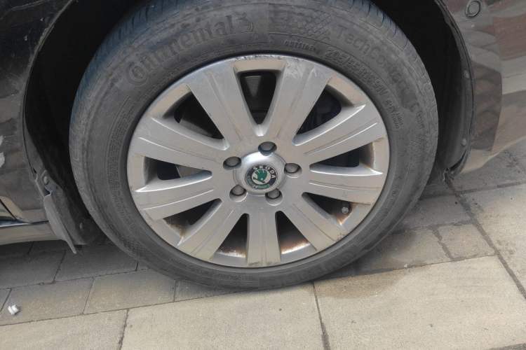 Used Skoda Superb 2012 1.8TSI Automatic Prestige Edition Right Front Wheel Hub