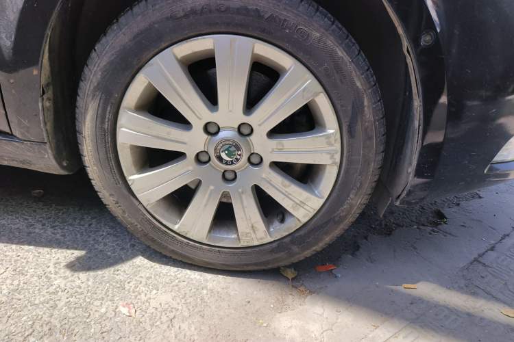 Used Skoda Superb 2012 1.8TSI Automatic Elegant Edition Right Front Wheel Hub