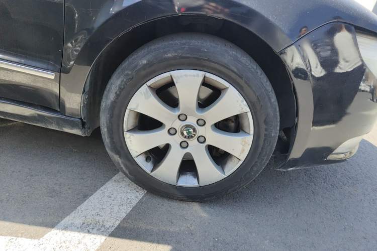 Used Skoda Superb 2012 1.8TSI Automatic Elegant Edition Right Front Wheel Hub