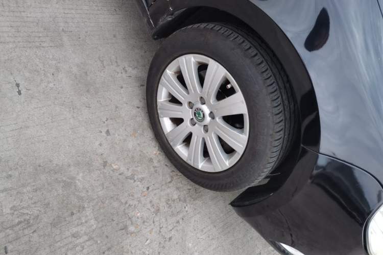 Used Skoda Superb 2012 1.8TSI Automatic Elegant Edition Right Front Wheel Hub