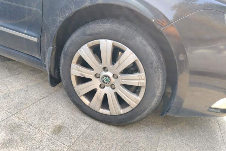 Used Skoda Superb 2012 1.8TSI Manual Elegant Edition Right Front Wheel Hub