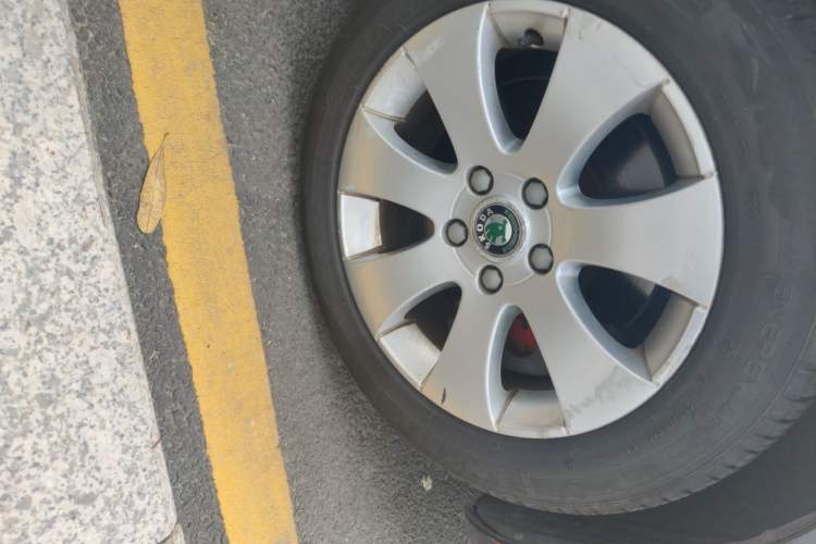 Used Skoda Superb 2012 1.4TSI DSG Zhiya Edition Right Front Wheel Hub
