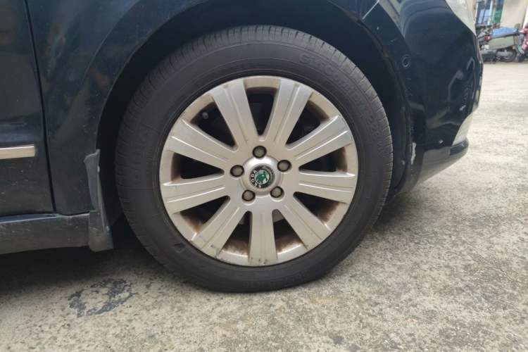 Used Skoda Superb 2012 1.8TSI Manual Elegant Edition Right Front Wheel Hub