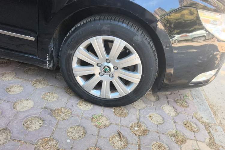 Used Skoda Superb 2012 1.8TSI Automatic Prestige Edition Right Front Wheel Hub