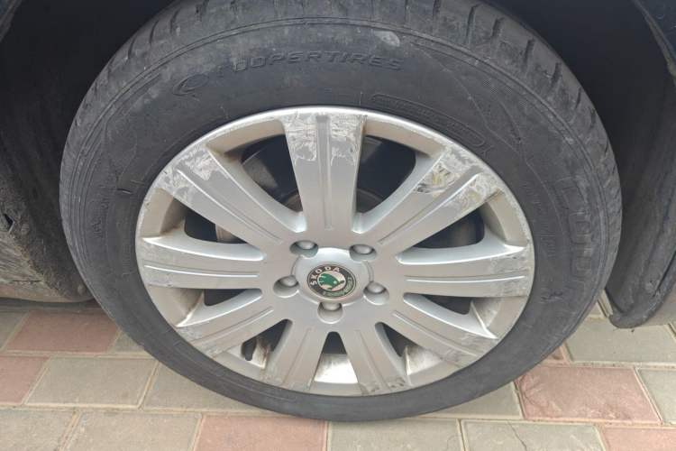 Used Skoda Superb 2012 1.4TSI DSG Elegant Edition Right Front Wheel Hub