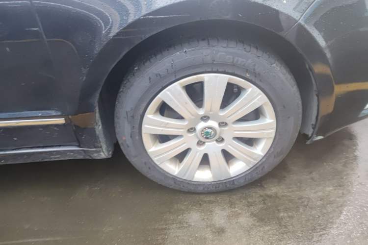 Used Skoda Superb 2012 1.8TSI Automatic Elegant Edition Right Front Wheel Hub
