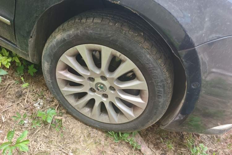 Used Skoda Superb 2012 2.0 TSI Automatic Elegant Edition Right Front Wheel Hub