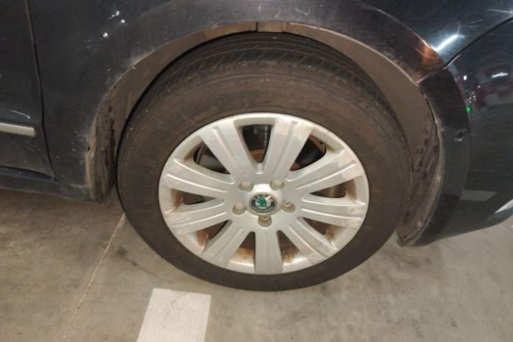 Used Skoda Superb 2012 1.4TSI DSG Elegant Edition Right Front Wheel Hub