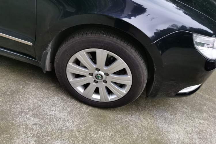 Used Skoda Superb 2012 1.8TSI Automatic Elegant Edition Right Front Wheel Hub