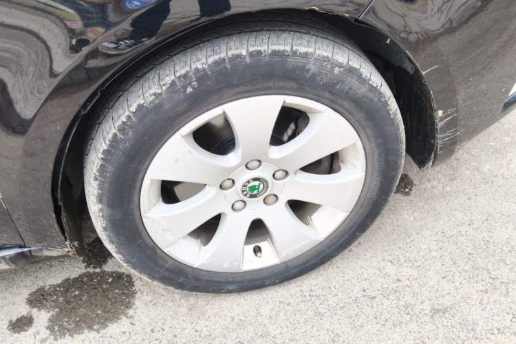 Used Skoda Superb 2012 1.4TSI DSG Zhiya Edition Right Front Wheel Hub