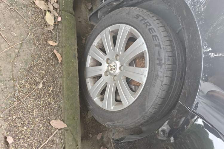 Used Skoda Superb 2012 1.8TSI Automatic Elegant Edition Right Front Wheel Hub
