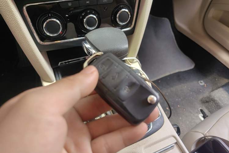 Used Skoda Superb 2012 1.8TSI Automatic Elegant Edition Vehicle Key