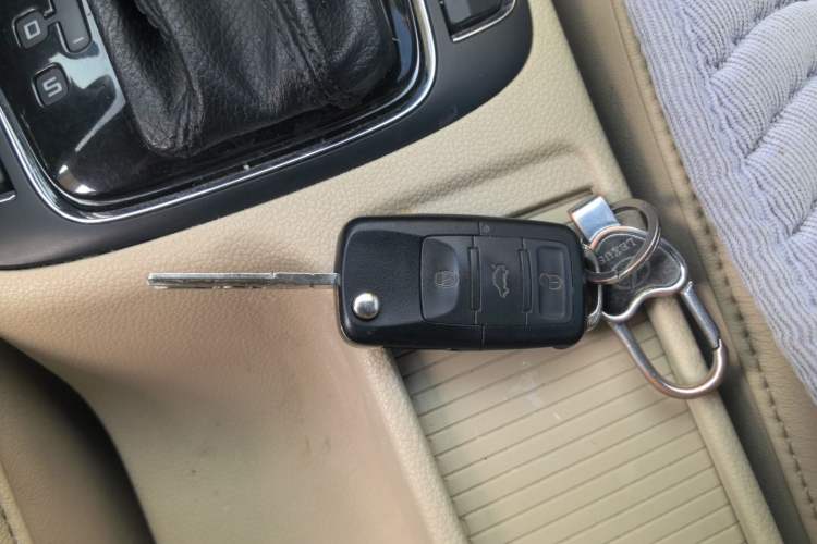 Used Skoda Superb 2012 1.8TSI Automatic Elegant Edition Vehicle Key