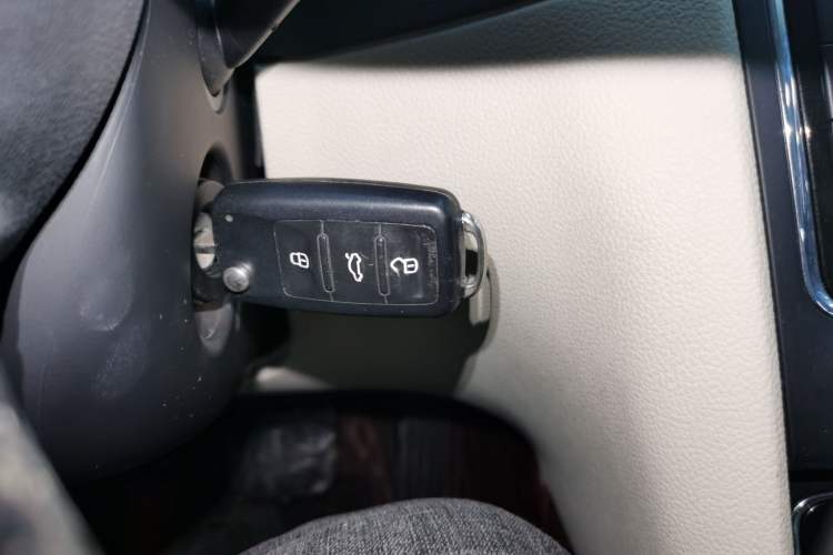 Used Skoda Superb 2012 1.8TSI Automatic Elegant Edition Vehicle Key