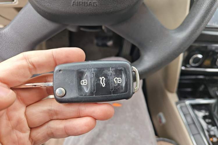 Used Skoda Superb 2012 1.8TSI Automatic Elegant Edition Vehicle Key