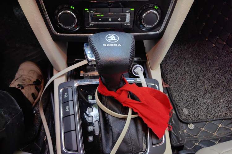 Used Skoda Superb 2012 1.8TSI Automatic Prestige Edition Gear Lever