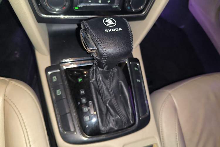 Used Skoda Superb 2012 1.8TSI Automatic Prestige Edition Gear Lever