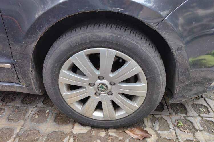 Used Skoda Superb 2012 1.8TSI Automatic Prestige Edition Right Front Wheel Hub