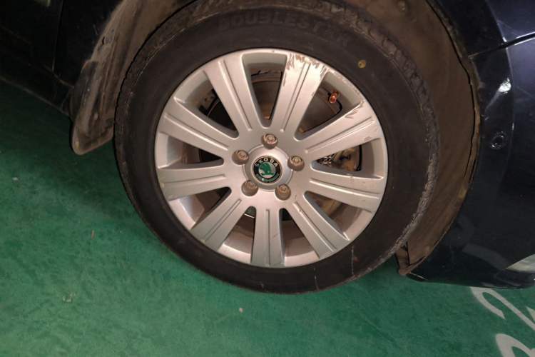 Used Skoda Superb 2012 1.8TSI Automatic Prestige Edition Right Front Wheel Hub