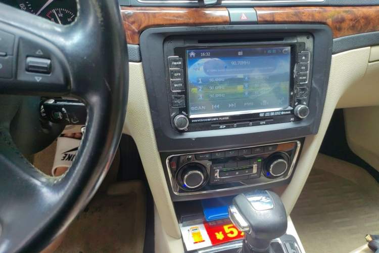 Used Skoda Superb 2012 1.8TSI Automatic Prestige Edition Audio And AC Panel