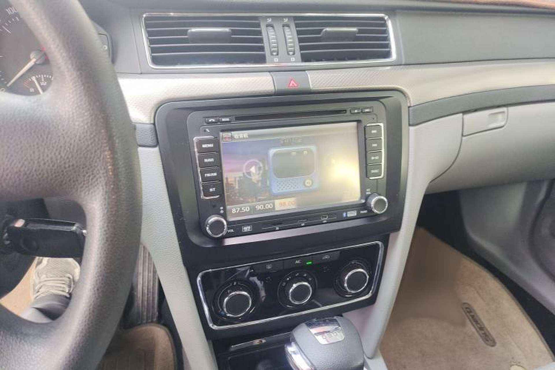 Used Skoda Superb 2012 1.4TSI DSG Zhiya Edition Audio And AC Panel