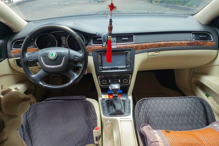 Used Skoda Superb 2012 1.8TSI Automatic Prestige Edition Center Console