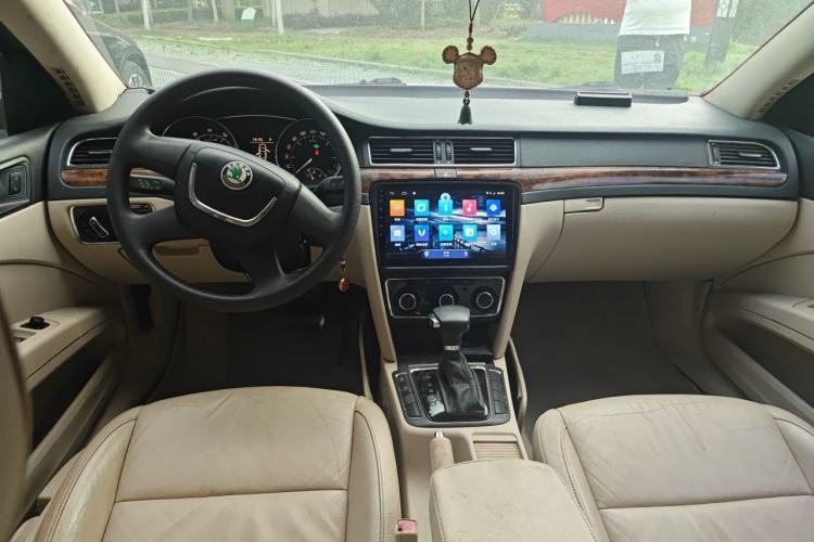 Used Skoda Superb 2012 1.8TSI Automatic Elegant Edition Center Console