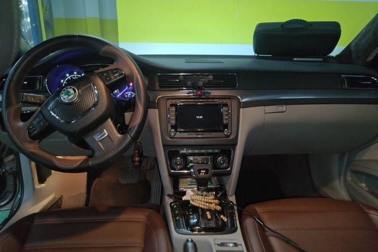 Used Skoda Superb 2012 1.4TSI DSG Zhiya Edition Center Console