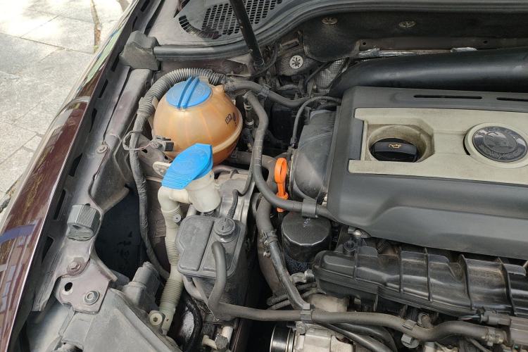Used Skoda Superb 2012 1.8TSI Automatic Elegant Edition Engine Bay Right