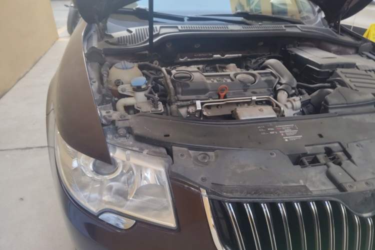 Used Skoda Superb 2012 1.4TSI DSG Elegant Edition Engine Bay Right