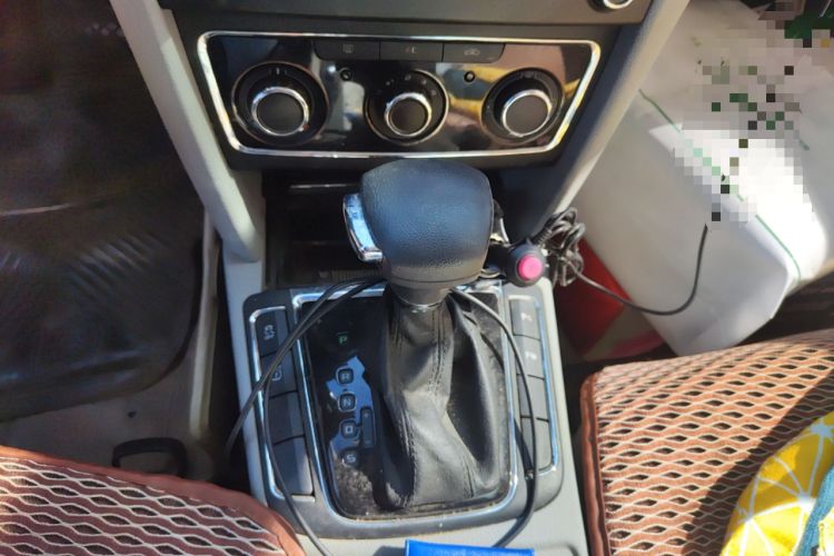Used Skoda Superb 2012 1.8TSI Automatic Elegant Edition Gear Lever