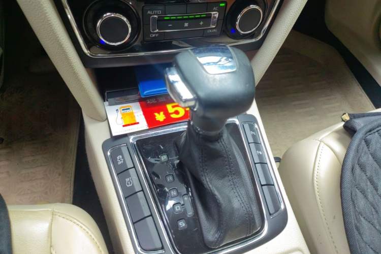 Used Skoda Superb 2012 1.8TSI Automatic Prestige Edition Gear Lever