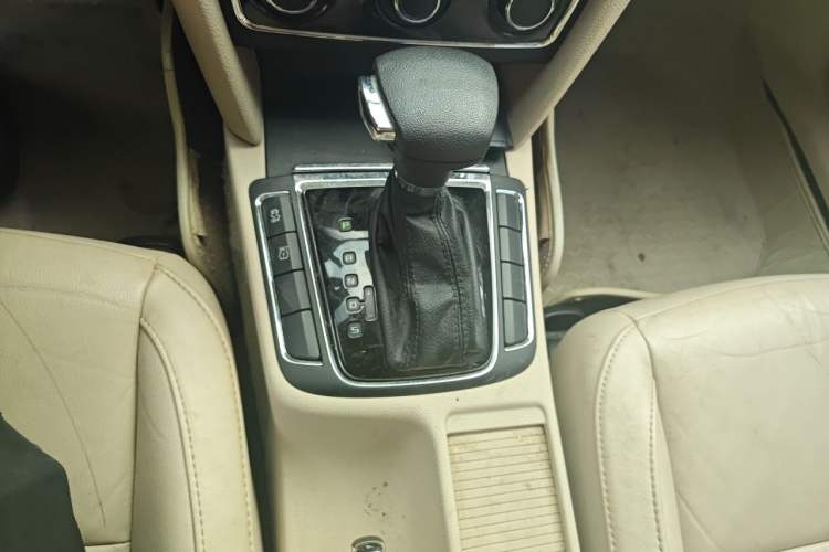 Used Skoda Superb 2012 1.8TSI Automatic Elegant Edition Gear Lever