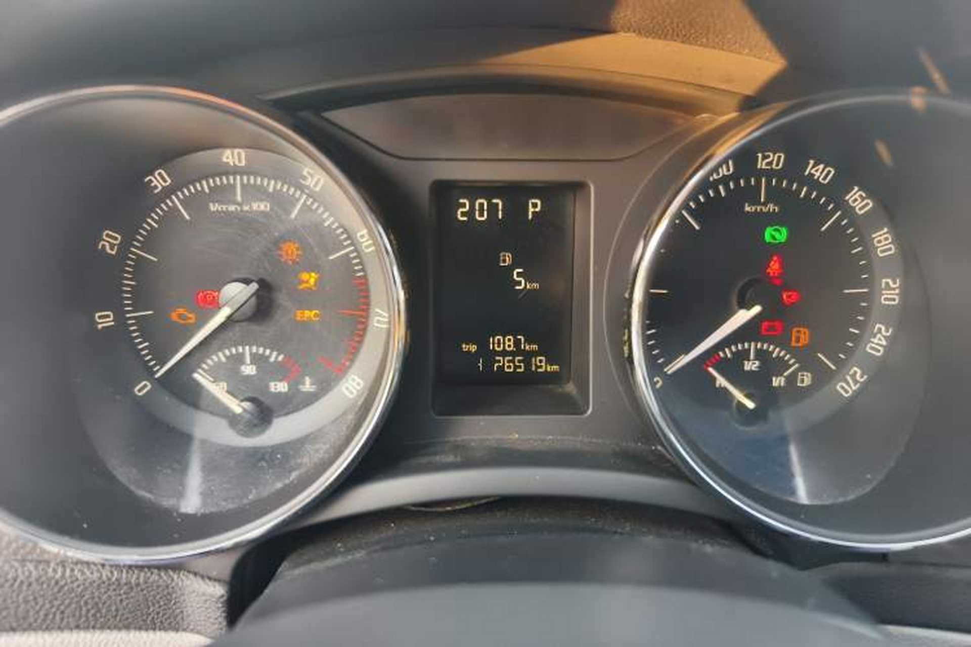 Used Skoda Superb 2012 1.4TSI DSG Zhiya Edition Odometer Close Up