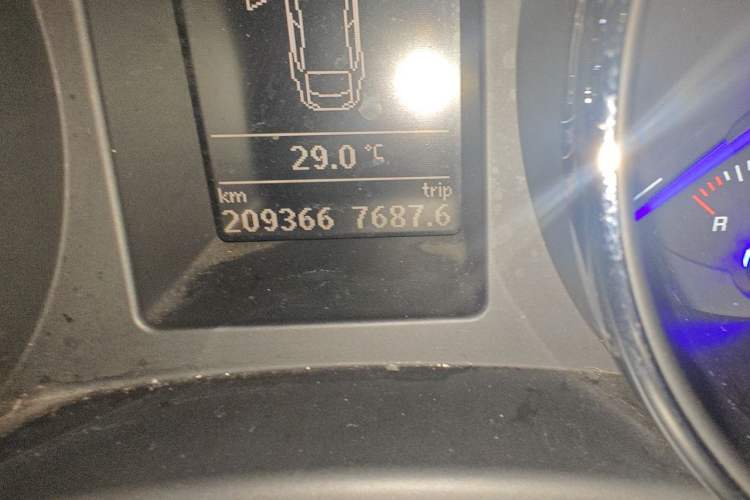 Used Skoda Superb 2012 1.4TSI DSG Zhiya Edition Odometer Close Up