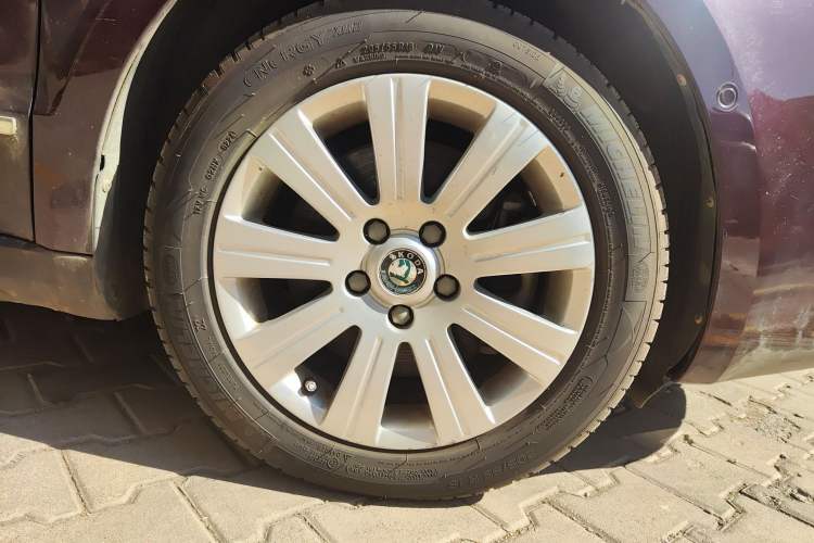 Used Skoda Superb 2012 1.8TSI Automatic Elegant Edition Right Front Wheel Hub