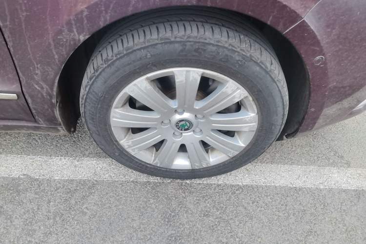Used Skoda Superb 2012 1.8TSI Automatic Prestige Edition Right Front Wheel Hub