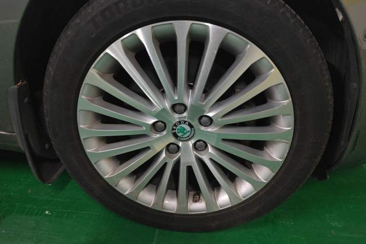 Used Skoda Superb 2012 1.4TSI DSG Zhiya Edition Right Front Wheel Hub