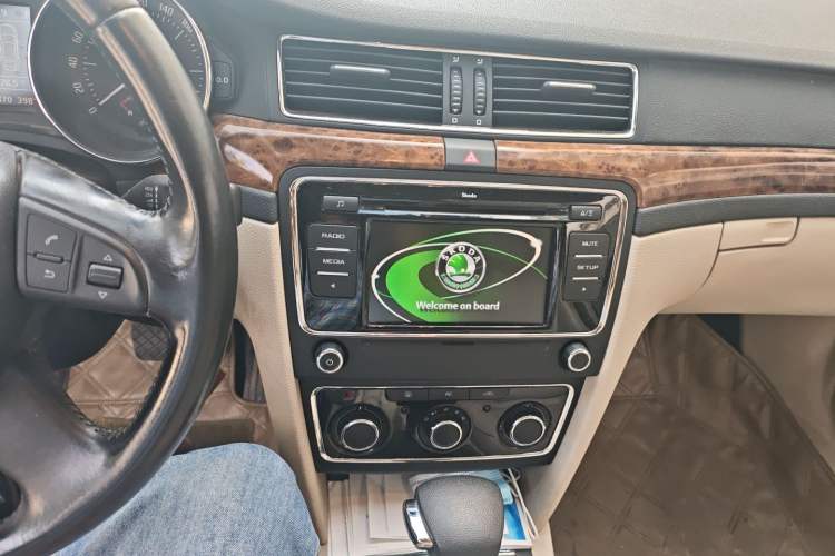 Used Skoda Superb 2012 1.8TSI Automatic Elegant Edition Audio And AC Panel
