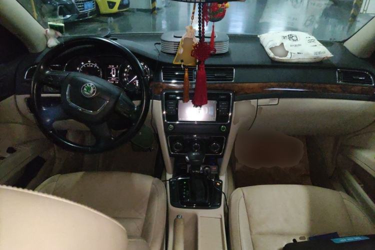 Used Skoda Superb 2012 1.4TSI DSG Elegant Edition Center Console