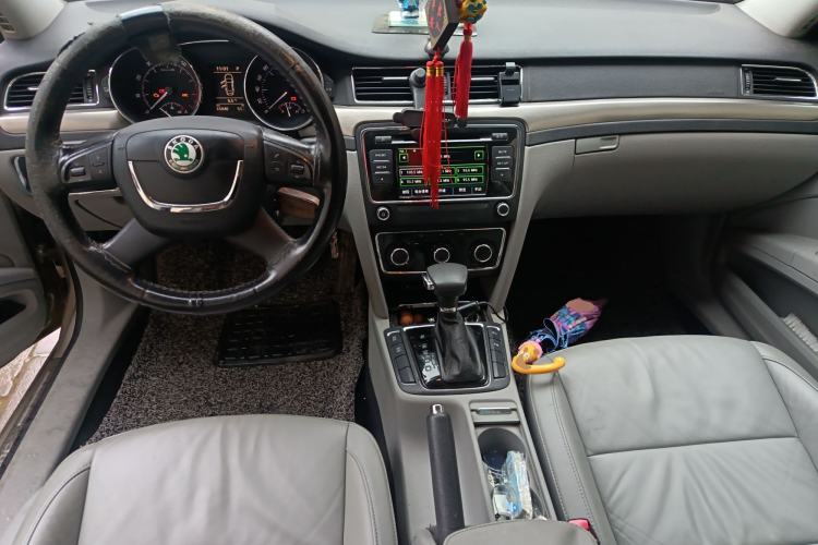 Used Skoda Superb 2012 1.8TSI Automatic Elegant Edition Center Console