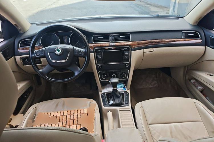 Used Skoda Superb 2012 1.8TSI Automatic Elegant Edition Center Console