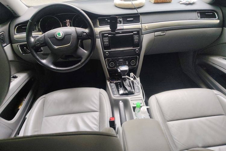 Used Skoda Superb 2012 1.8TSI Automatic Prestige Edition Center Console