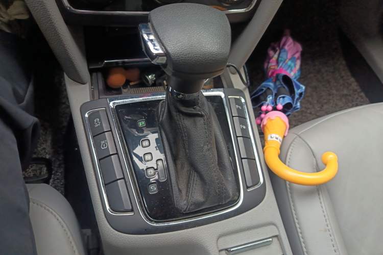 Used Skoda Superb 2012 1.8TSI Automatic Elegant Edition Gear Lever