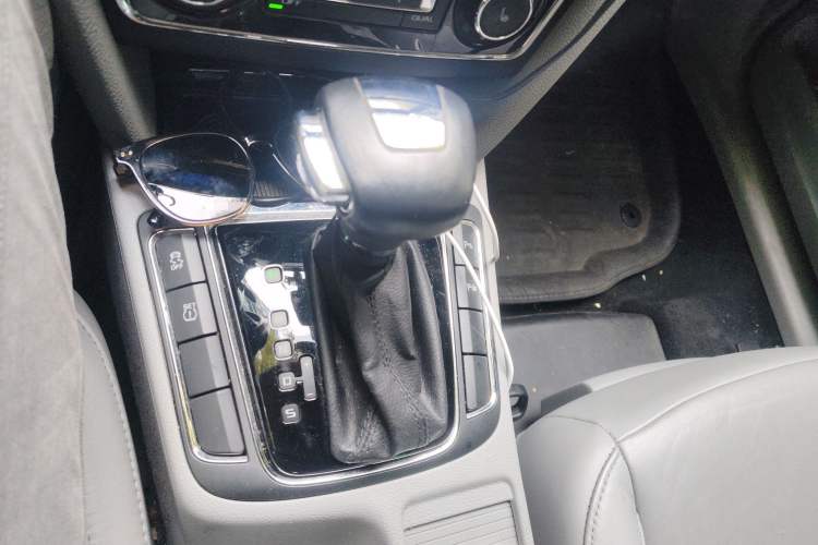 Used Skoda Superb 2012 1.8TSI Automatic Prestige Edition Gear Lever