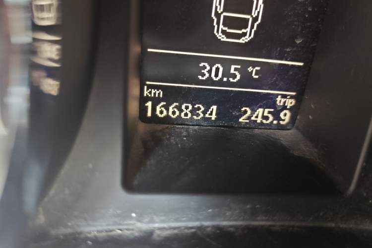 Used Skoda Superb 2012 2.0 TSI Automatic Luxury Edition Odometer Close Up