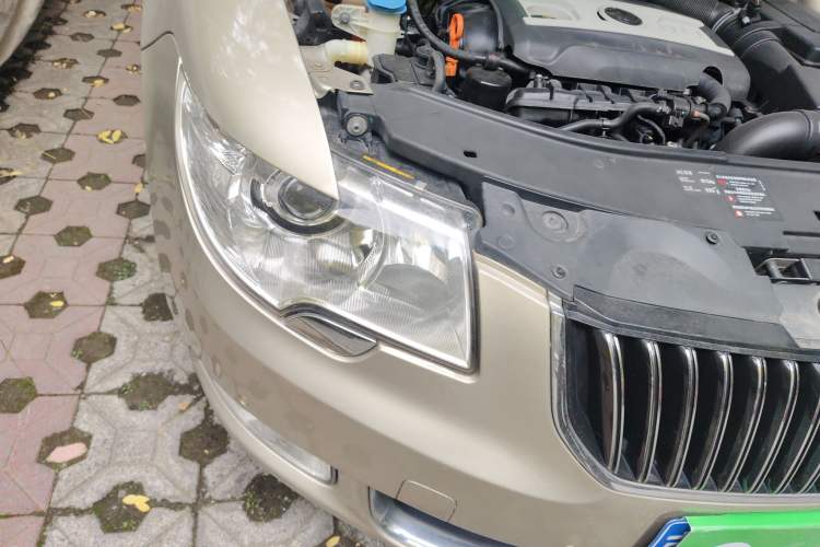 Used Skoda Superb 2012 1.8TSI Automatic Prestige Edition Right Front Headlight